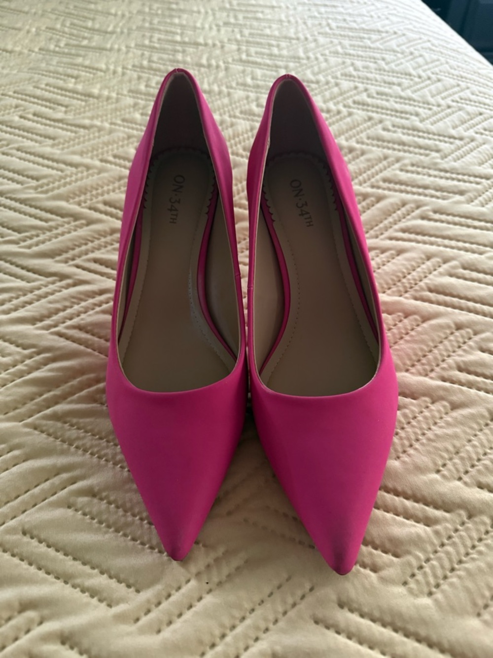 Women's Pointed-Toe Hot Pink Stiletto Pumps - Picture 2 of 14